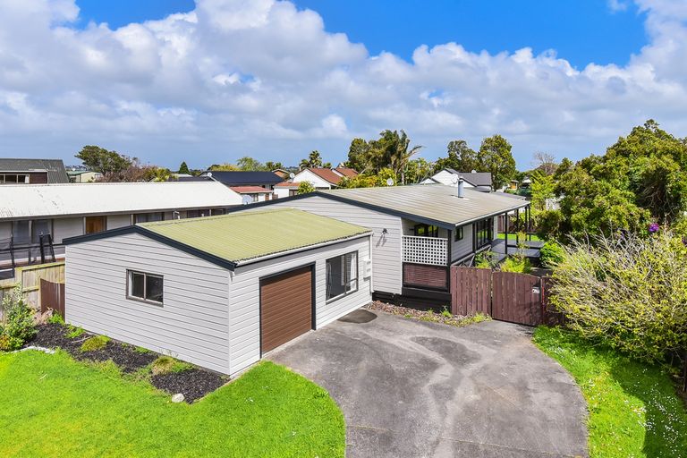 Photo of property in 8 Hadley Wood Drive, Wattle Downs, Auckland, 2103
