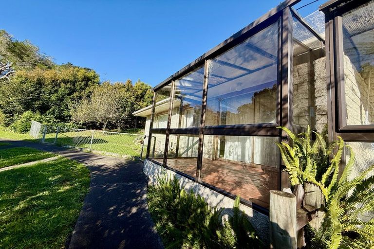 Photo of property in 1/404 Glenfield Road, Glenfield, Auckland, 0629