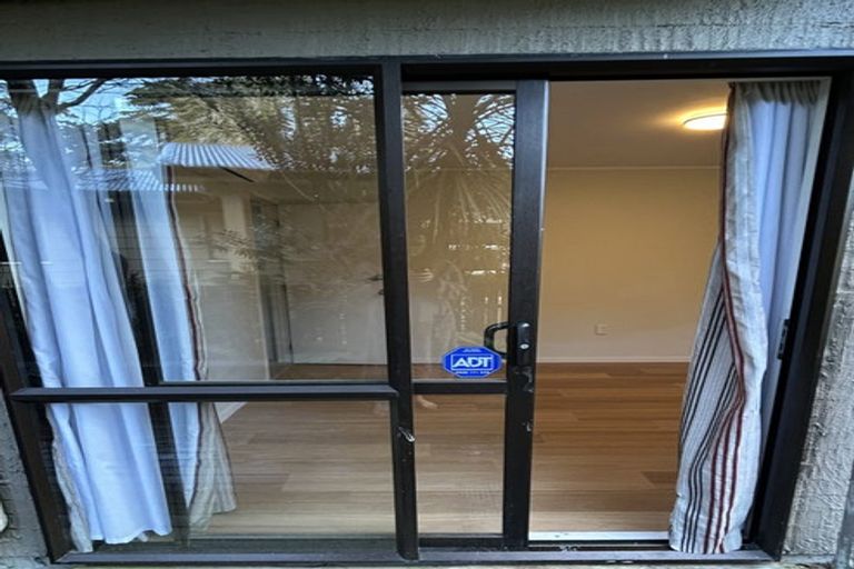 Photo of property in 11 John Bracken Way, Beach Haven, Auckland, 0626