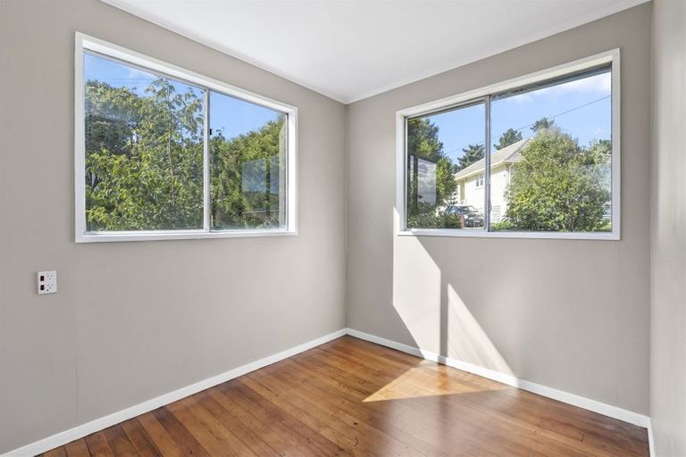 Photo of property in 2 Cornwall Crescent, Cannons Creek, Porirua, 5024