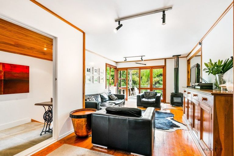 Photo of property in 91 Avonleigh Road, Green Bay, Auckland, 0604