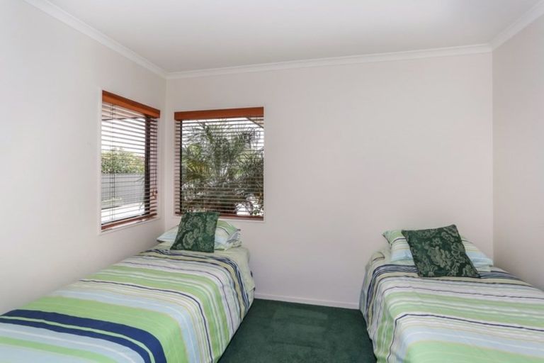 Photo of property in 16 Warriston Avenue, Waiuku, 2123