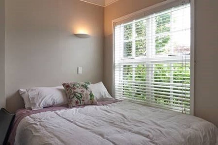 Photo of property in 1 Oakfield Street, Burnside, Christchurch, 8053