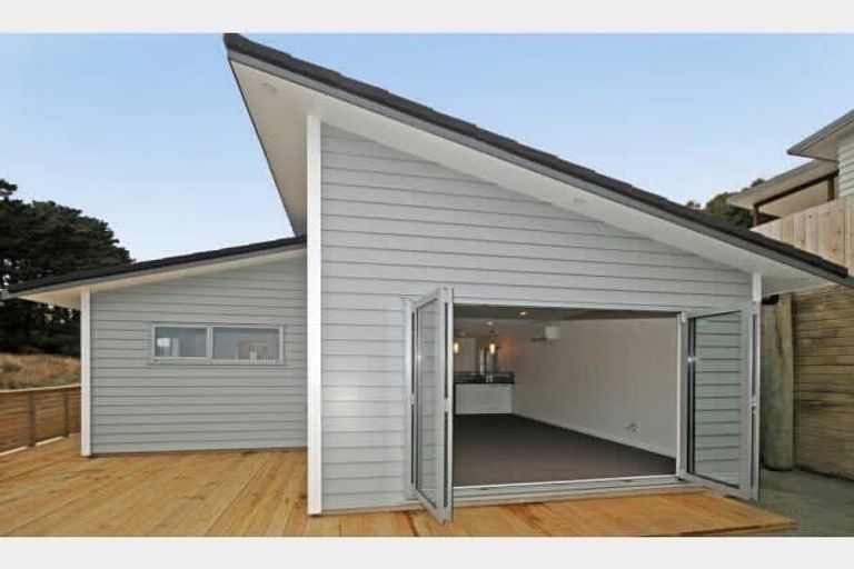 Photo of property in 150 Eskdale Road, Papakowhai, Porirua, 5024