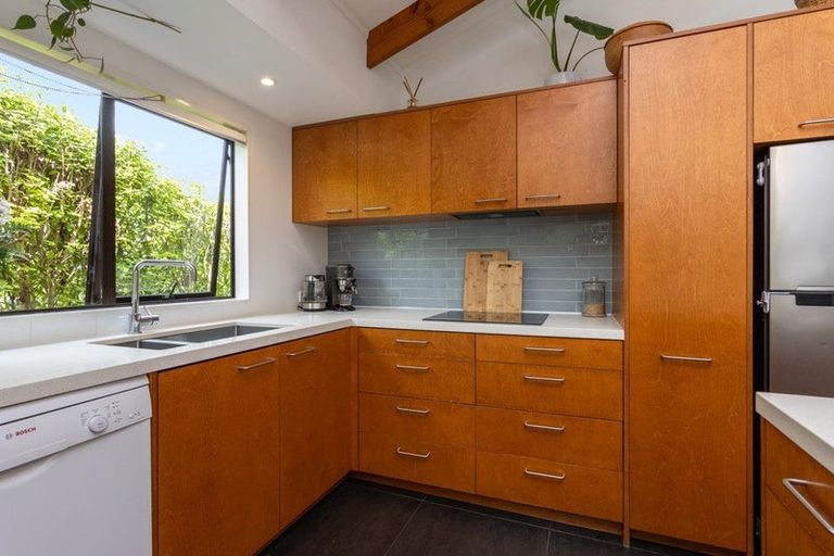 Photo of property in 1/92 Kervil Avenue, Te Atatu Peninsula, Auckland, 0610