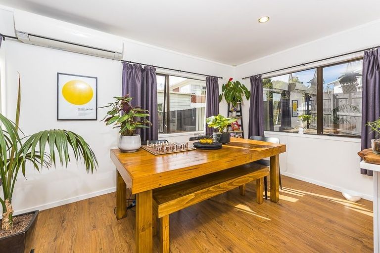 Photo of property in 47a Rehia Road, Massey, Auckland, 0614