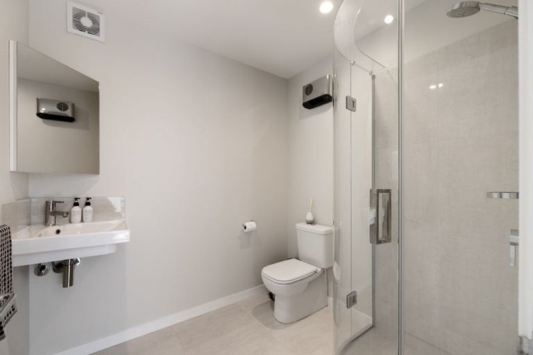 Photo of property in 12 Balmoral Lane, Redcliffs, Christchurch, 8081