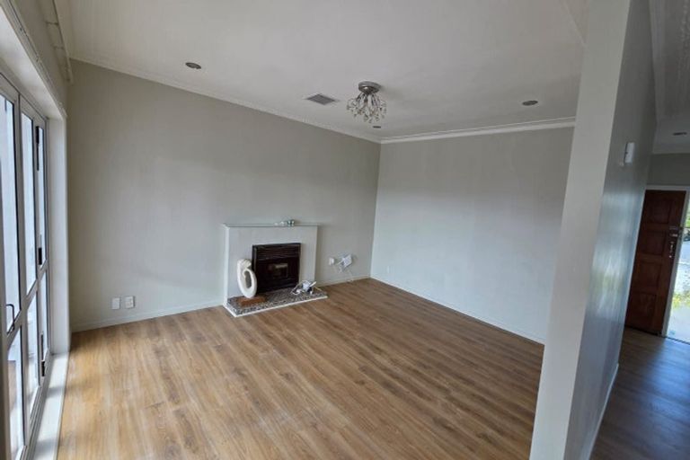 Photo of property in 9 Sylvan Crescent, Te Atatu South, Auckland, 0610