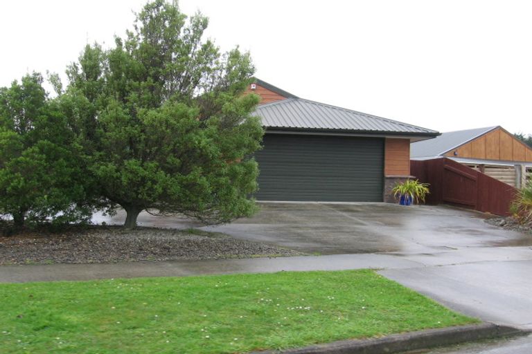 Photo of property in 3 Alpine Grove, Kelvin Grove, Palmerston North, 4414