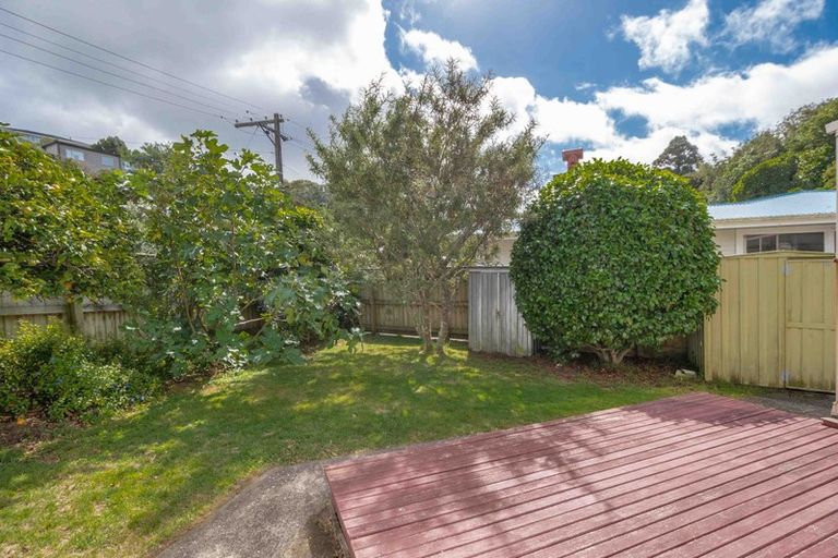 Photo of property in 16 Redwood Avenue, Tawa, Wellington, 5028