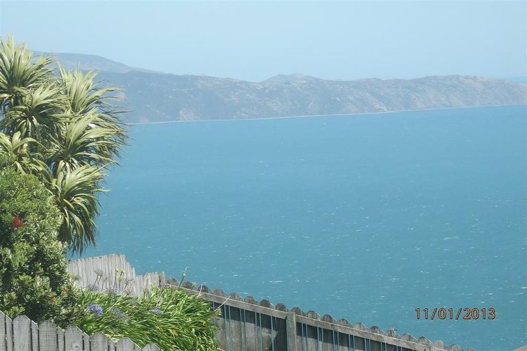 Photo of property in 74 Dress Circle, Newlands, Wellington, 6037