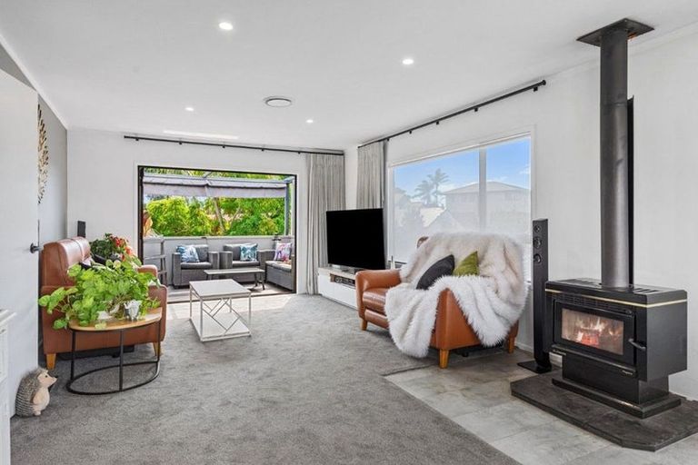 Photo of property in 10a Hayley Grove, Papamoa Beach, Papamoa, 3118