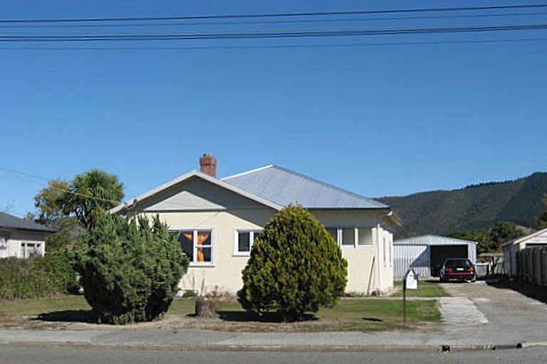 Photo of property in 17 George Street, Waimate, 7924
