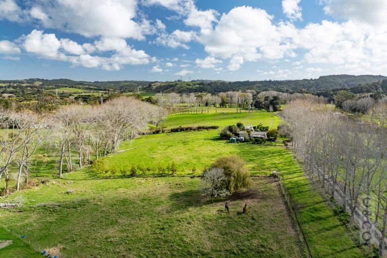 Photo of property in 836 Old North Road, Waimauku, 0882