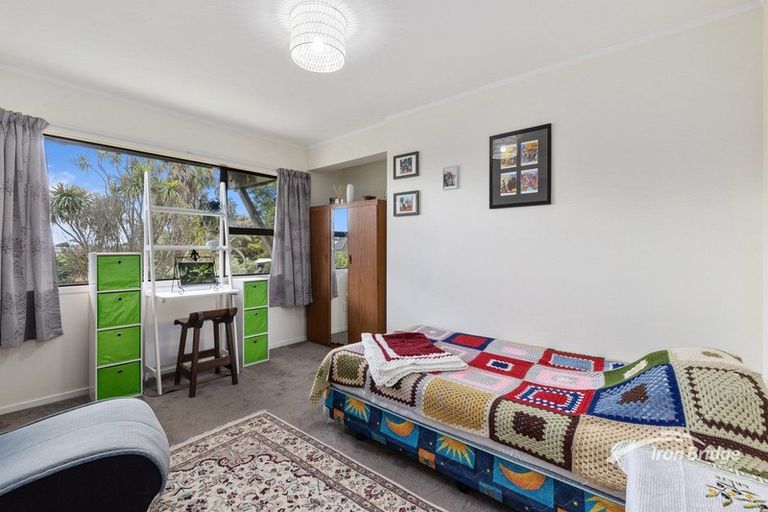 Photo of property in 2/34 Aeroview Drive, Beach Haven, Auckland, 0626