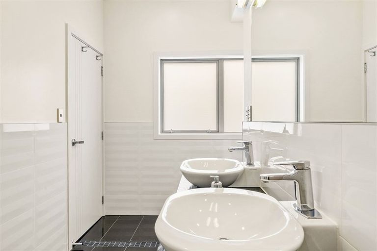 Photo of property in 1 Hollyford Place, Aotea, Porirua, 5024