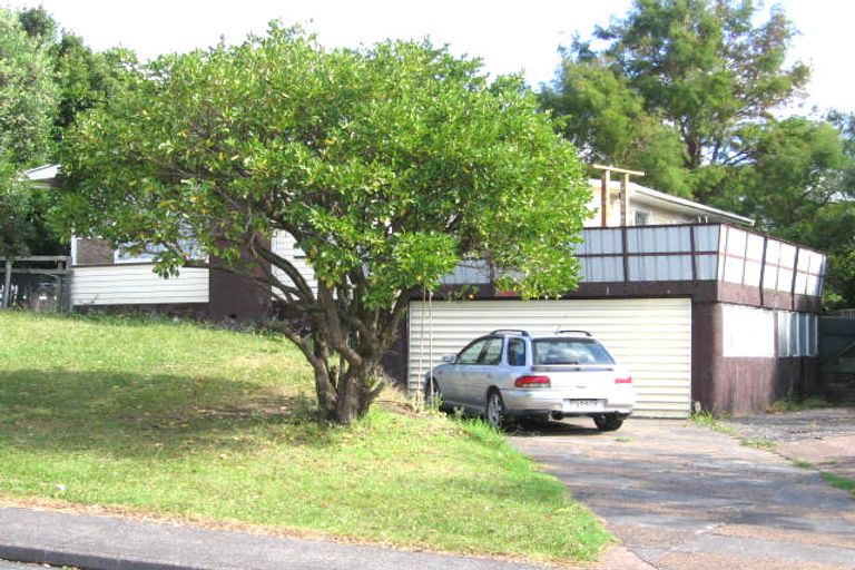 Photo of property in 6 Ashbourne Place, Glendene, Auckland, 0602