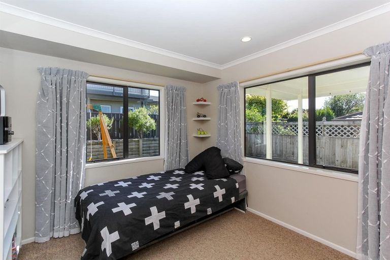 Photo of property in 13 Sandel Rise, Merrilands, New Plymouth, 4312