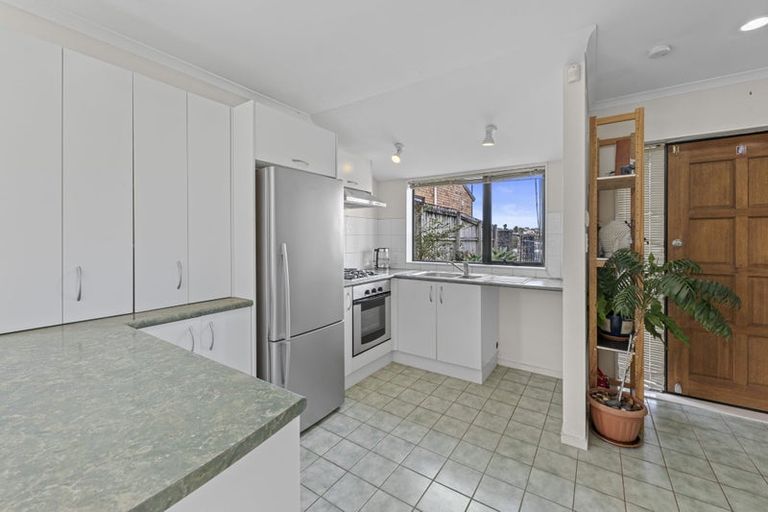 Photo of property in 84 Naylors Drive, Mangere, Auckland, 2022