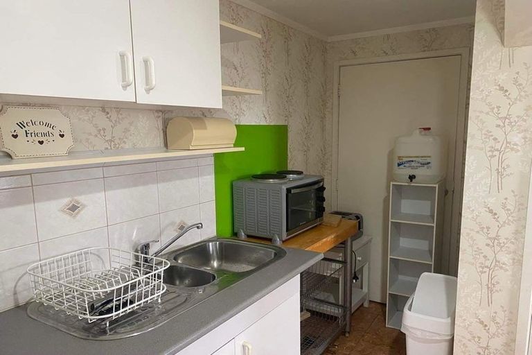 Photo of property in 13 Hueglow Rise, West Harbour, Auckland, 0618