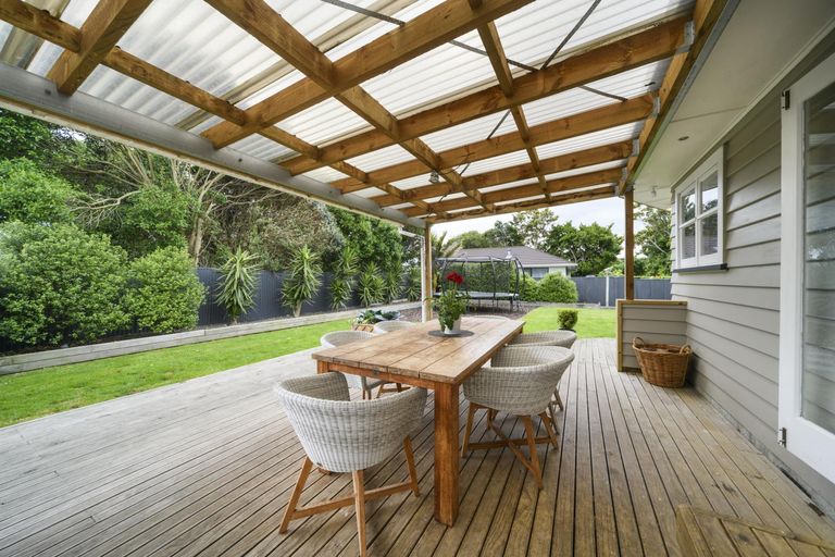 Photo of property in 18 Woburn Place, Takaro, Palmerston North, 4412