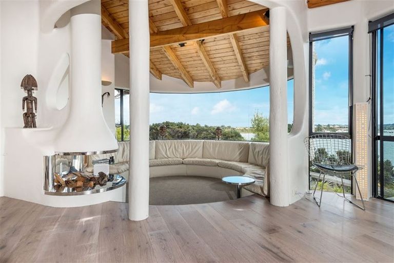 Photo of property in 105 Aeroview Drive, Beach Haven, Auckland, 0626