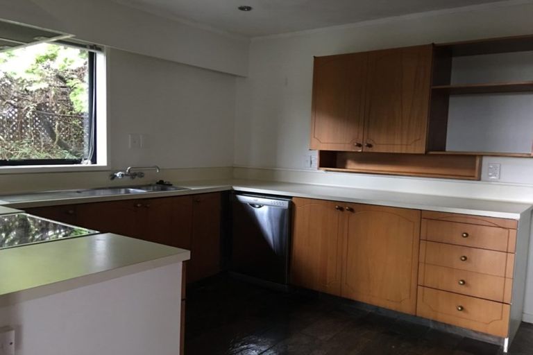 Photo of property in 3 Beulah Avenue, Rothesay Bay, Auckland, 0630