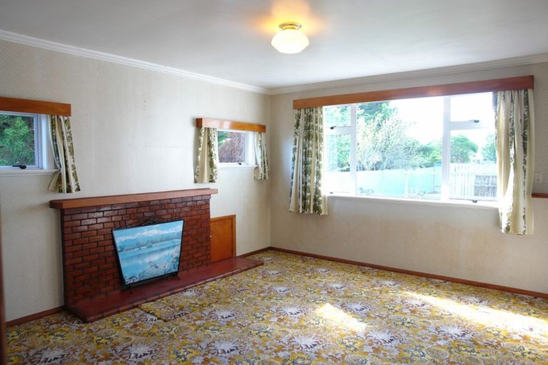 Photo of property in 28 Hussey Street, Waverley, 4510