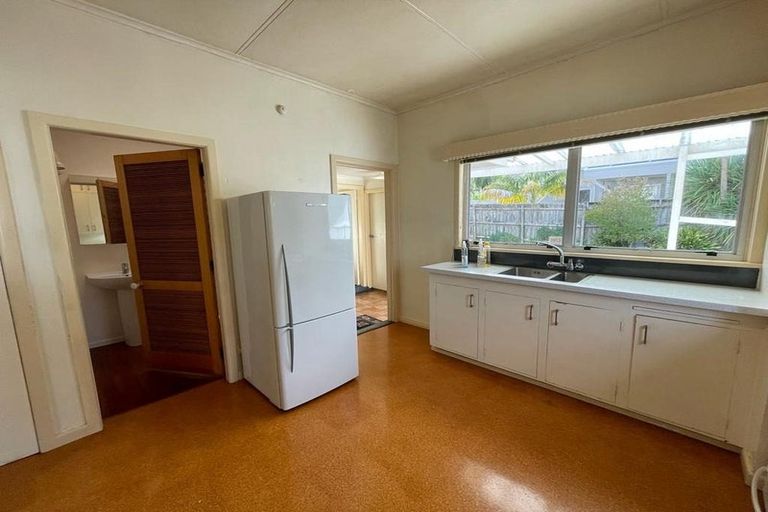 Photo of property in 5 Harbour View Road, Point Chevalier, Auckland, 1022