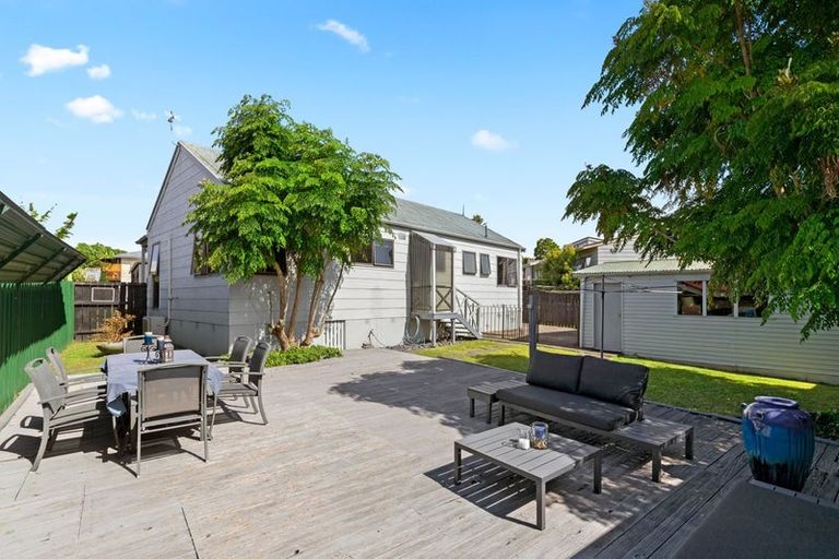 Photo of property in 3 Iris Place, Clendon Park, Auckland, 2103