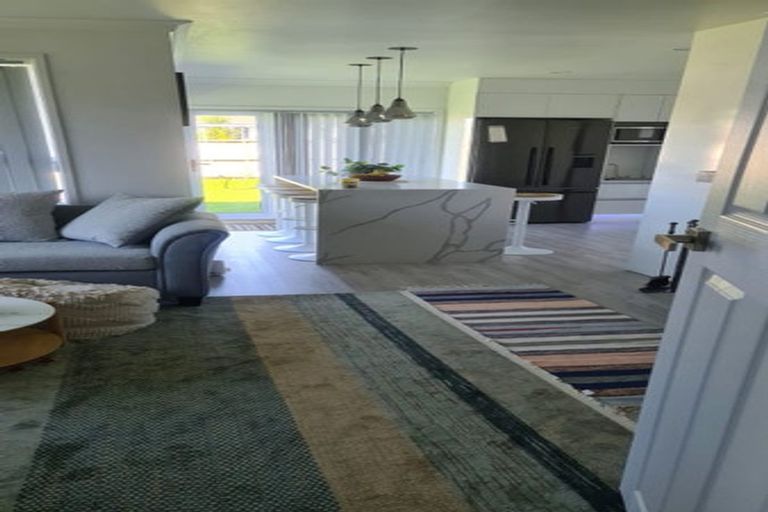 Photo of property in 122 Rowandale Avenue, Manurewa, Auckland, 2102