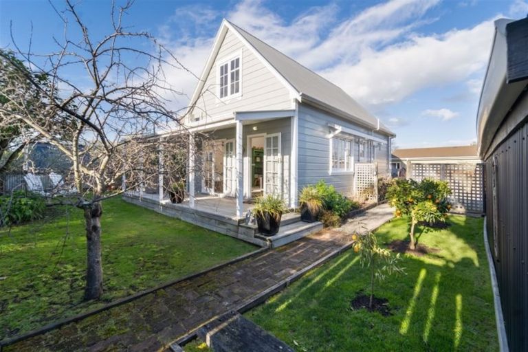 Photo of property in 11a Cologne Street, Martinborough, 5711