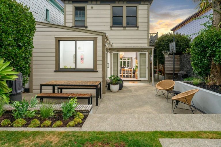 Photo of property in 17 Honiana Te Puni Street, Aro Valley, Wellington, 6021