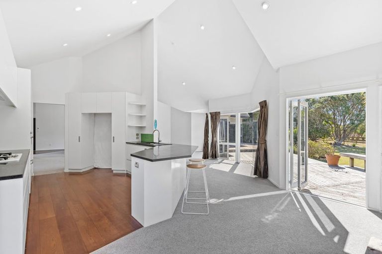 Photo of property in 296 Oaia Road, Muriwai, Waimauku, 0881