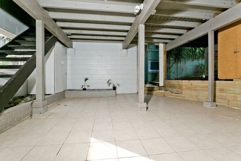 Photo of property in 2/20 Pemberton Avenue, Bayview, Auckland, 0629