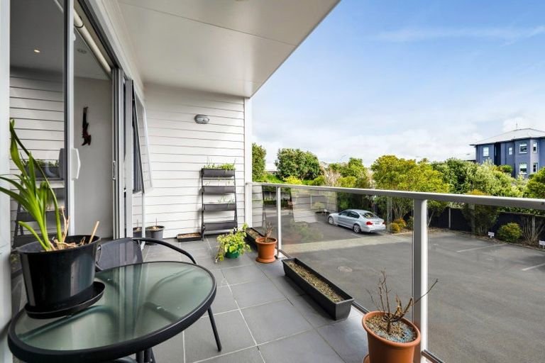 Photo of property in The Strand, 7/16 Ronald Street, Strandon, New Plymouth, 4312