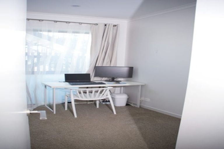 Photo of property in 6/1 Genevieve Lane, Hobsonville, Auckland, 0616