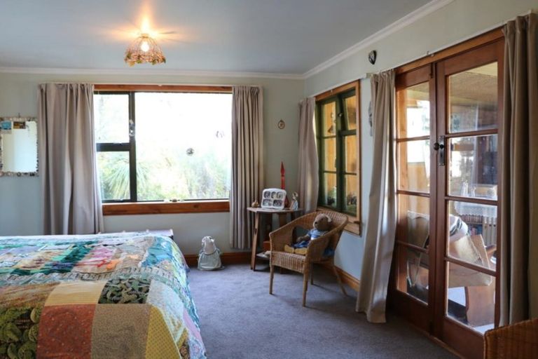 Photo of property in 15 Surat Bay Road, New Haven, Owaka, 9585