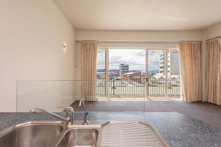 Photo of property in De Vere Apartments, 9/23 Tennyson Street, Te Aro, Wellington, 6011