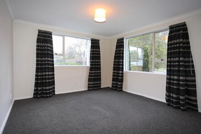 Photo of property in 1/310 Memorial Avenue, Burnside, Christchurch, 8053