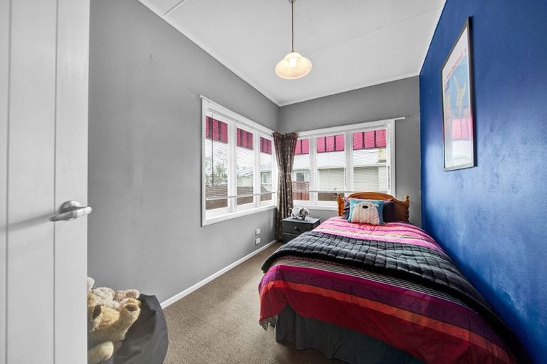 Photo of property in 17 Galt Street, Hawera, 4610