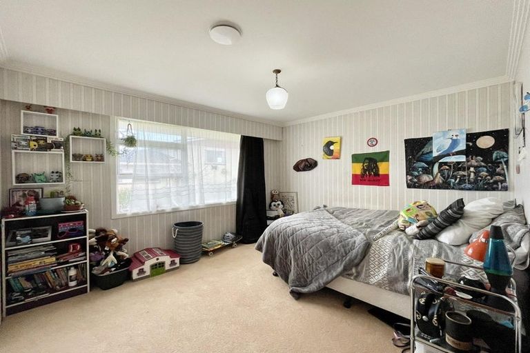 Photo of property in 9 Montana Place, Merrilands, New Plymouth, 4312