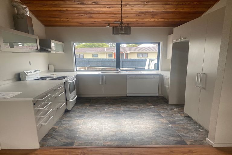 Photo of property in 17 Oakmont Place, Wattle Downs, Auckland, 2103