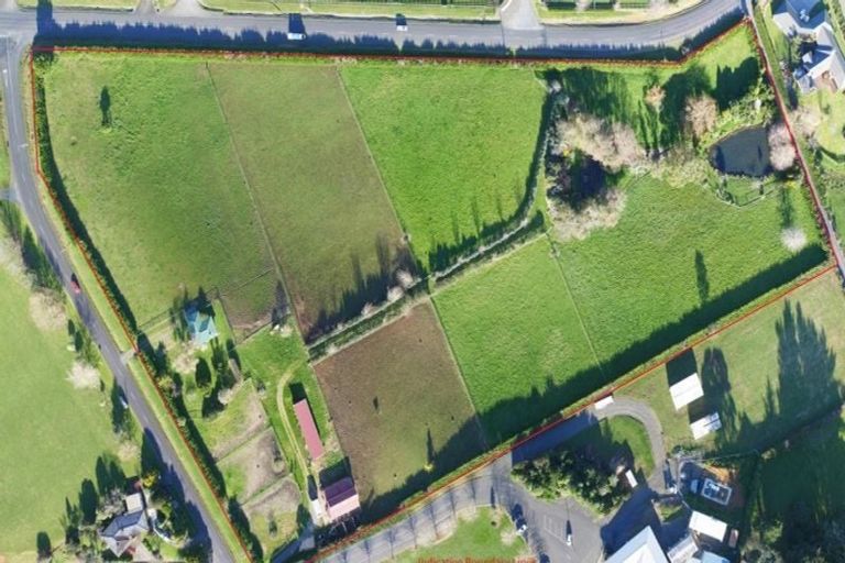 Photo of property in 92 Yates Road, Pukekohe, 2677
