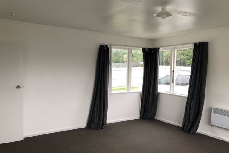 Photo of property in 9 Kotuku Street, Te Atatu Peninsula, Auckland, 0610