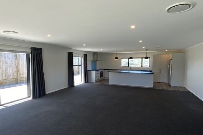 Photo of property in 5 Rotorua Grove, Aotea, Porirua, 5024