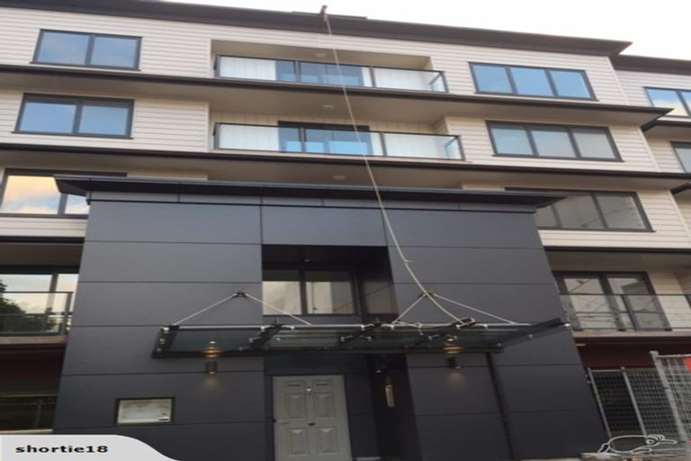 Photo of property in 68 Mountain Road, Henderson Valley, Auckland, 0612