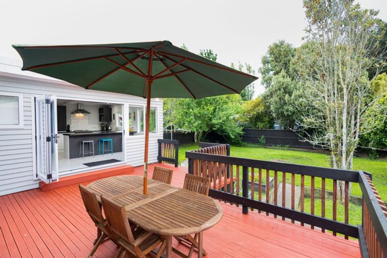 Photo of property in 11 Wairere Grove, Paraparaumu, 5032