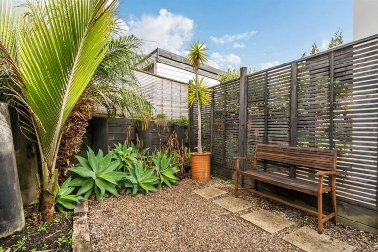 Photo of property in 1/48 Schnapper Rock Road, Schnapper Rock, Auckland, 0632