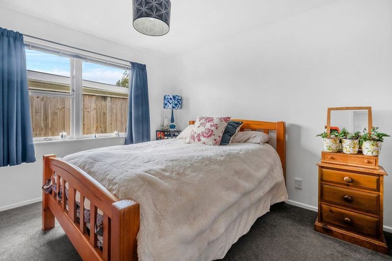 Photo of property in 76 Grays Road, Camborne, Porirua, 5026